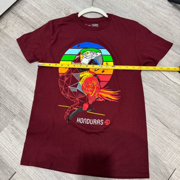 Pacer Honduras T-shirt Women’s Size S Burgundy Red Scarlet Macaw Guacamaya - Picture 9 of 9
